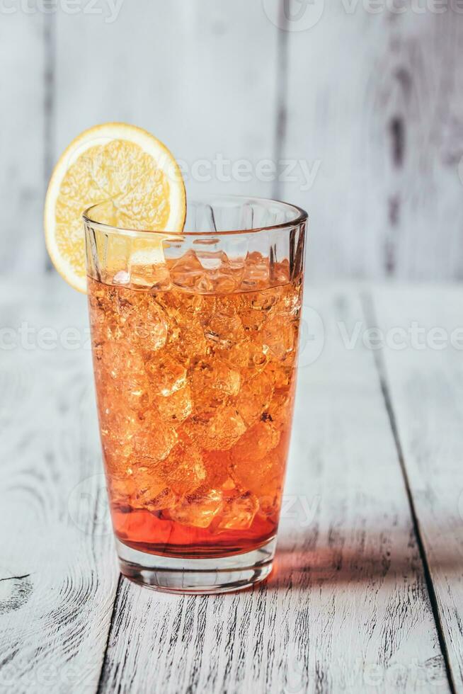 Glas Aperol-Spritz-Cocktail foto