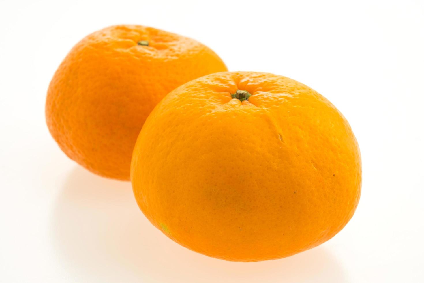 Orangenfrucht auf Weiß foto