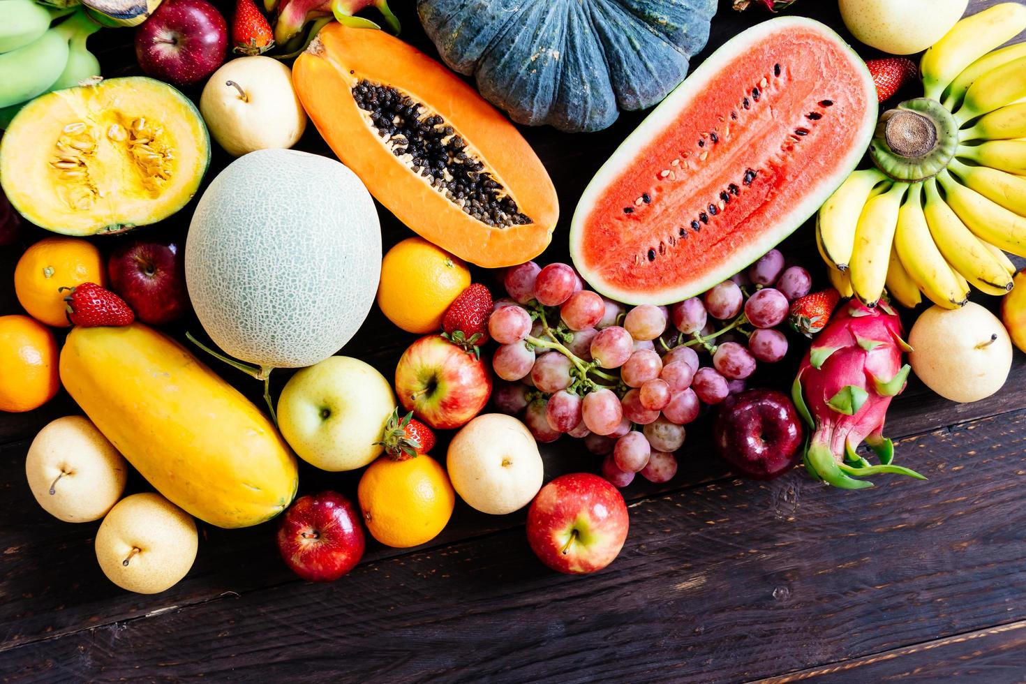 verschiedene und gemischte Früchte foto