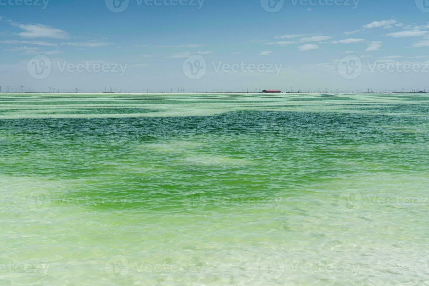 das Grün Kochsalzlösung See, natürlich See Hintergrund. foto