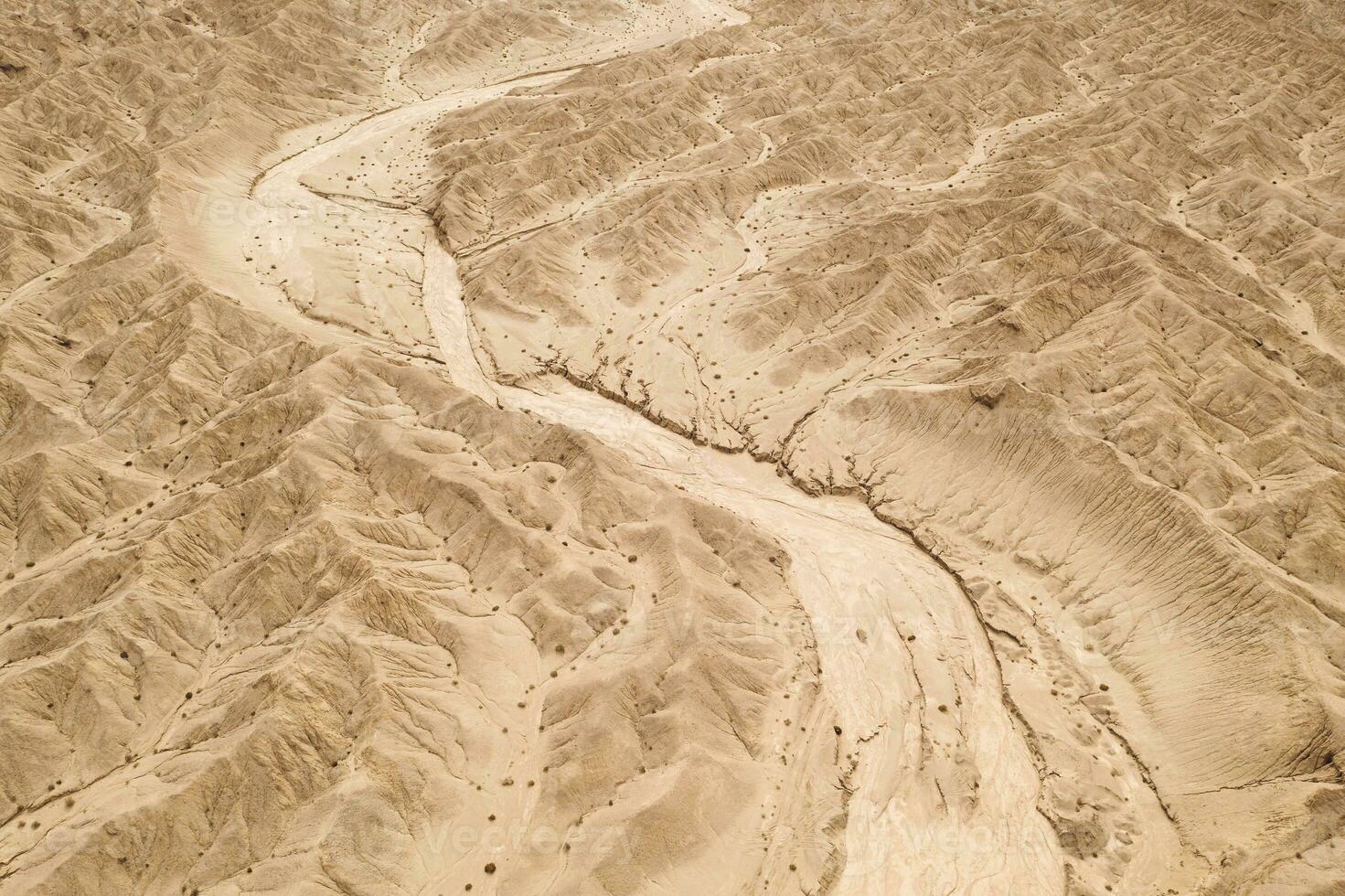 Trockenheit Land mit Erosion Terrain, Geomorphologie Hintergrund. foto