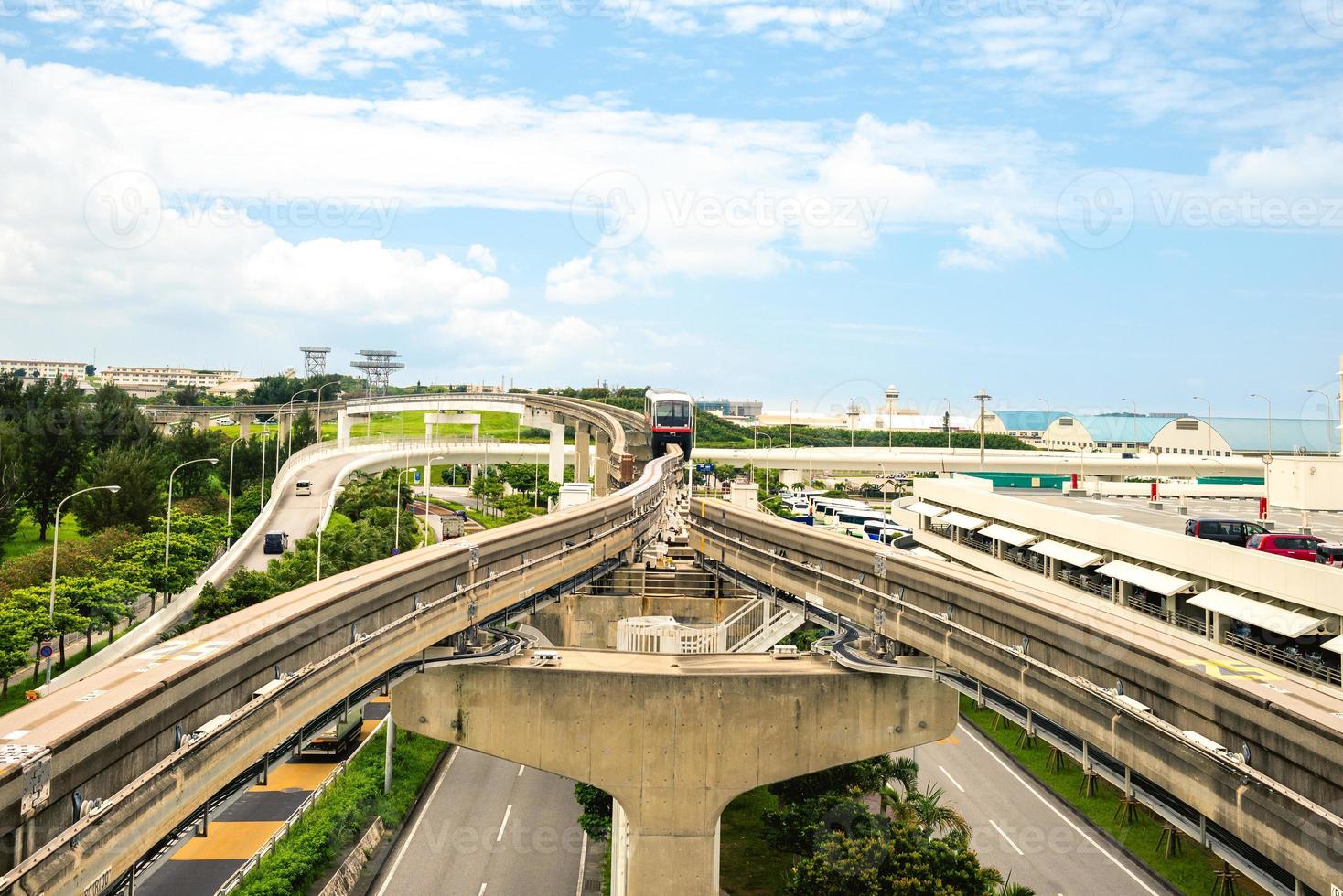 Yui Rail Naha City Monorail von Okinawa in Japan foto