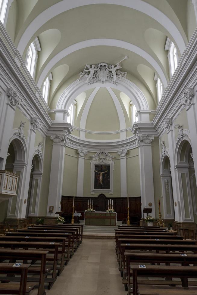Acquasparta, Italien 2020 - Innenraum der Kathedrale von Santa Cecilia in der Stadt Acquasparta foto