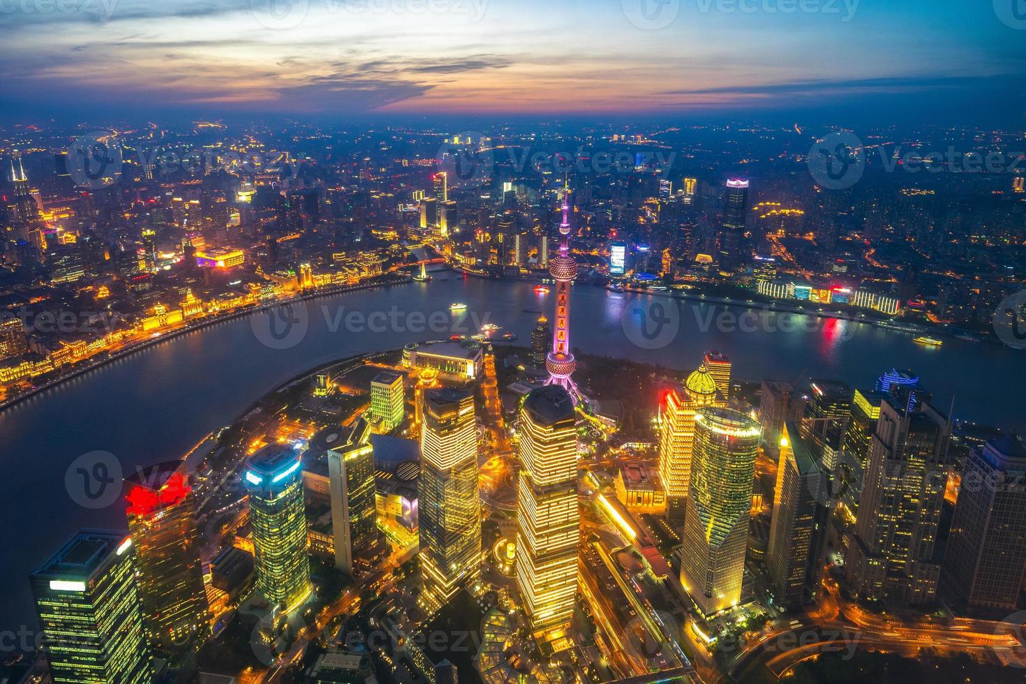 Luftaufnahme von Shanghai bei Sonnenuntergang, China foto