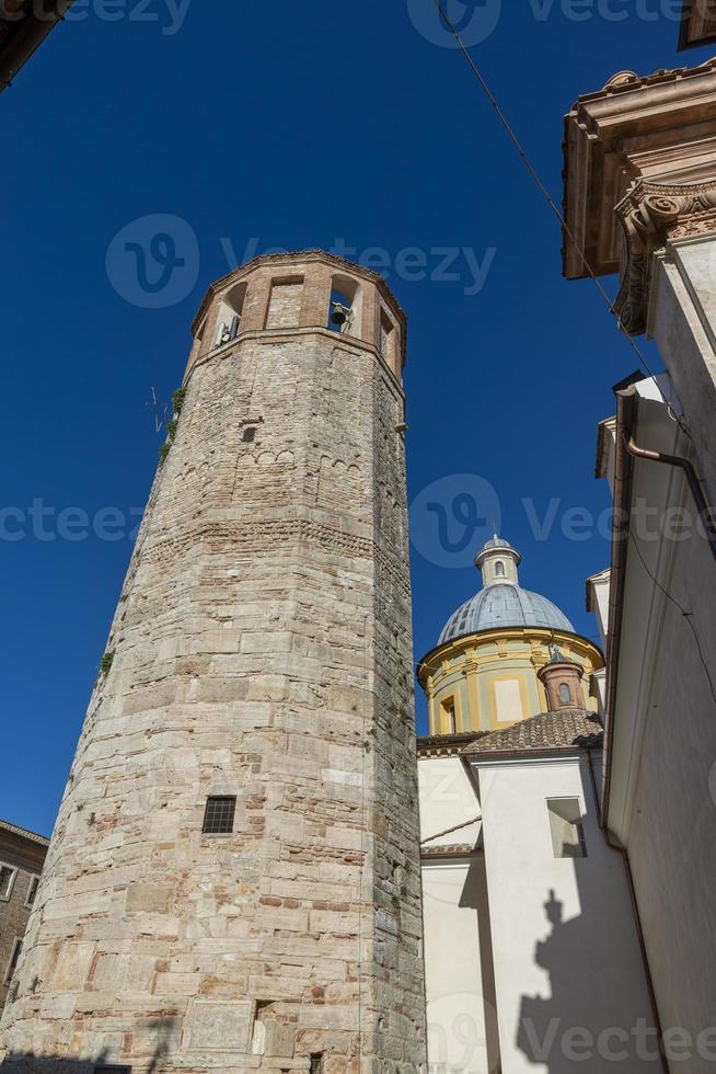 bürgerturm in der kathedrale von santa fermina im zentrum von amelia foto