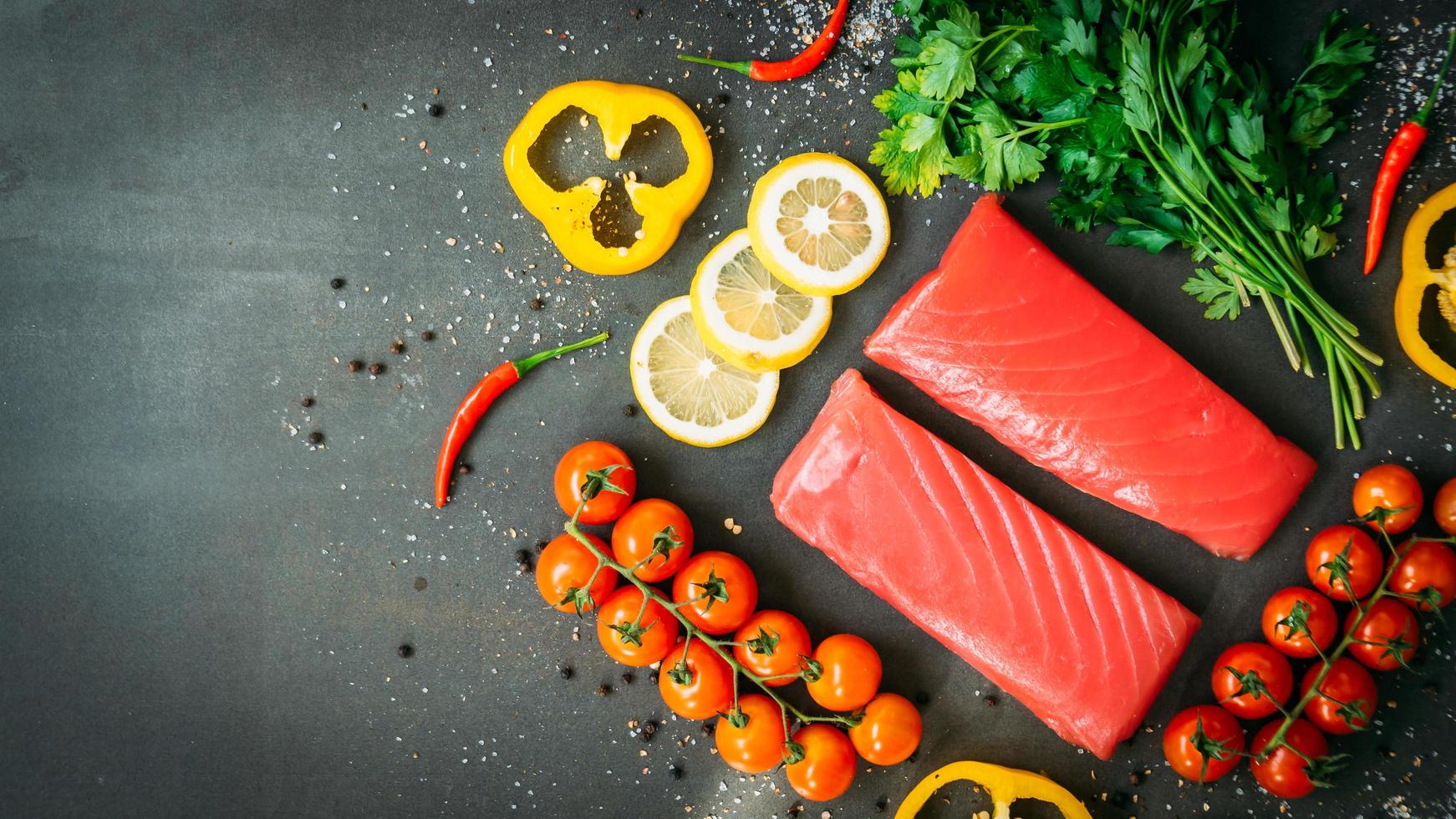 rohes Thunfischfiletfleisch foto