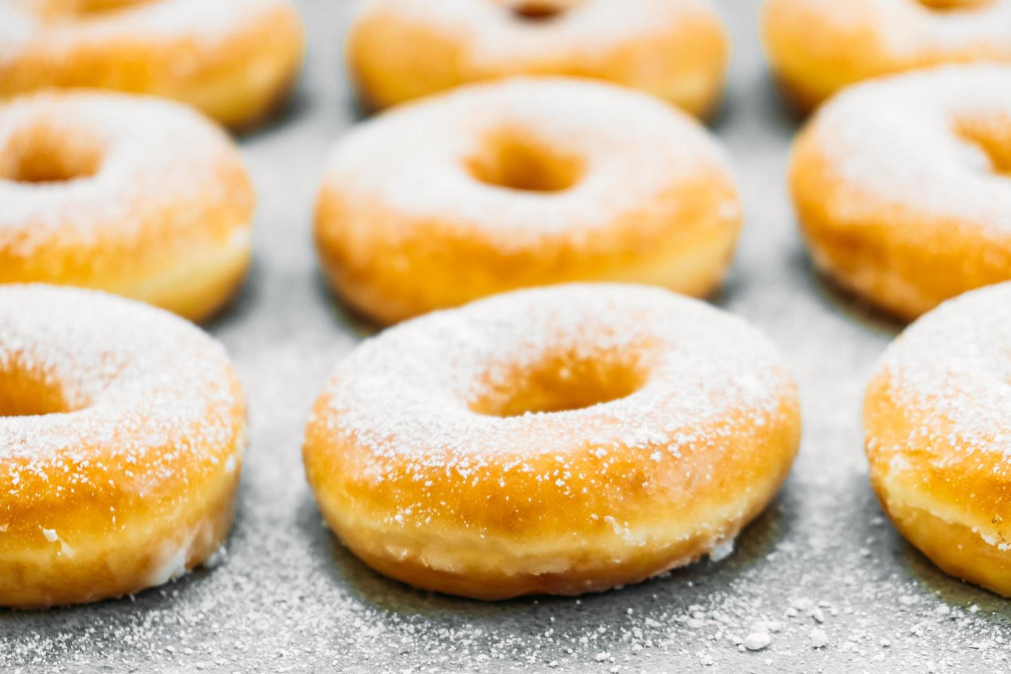 süßes Dessert mit vielen Donuts foto