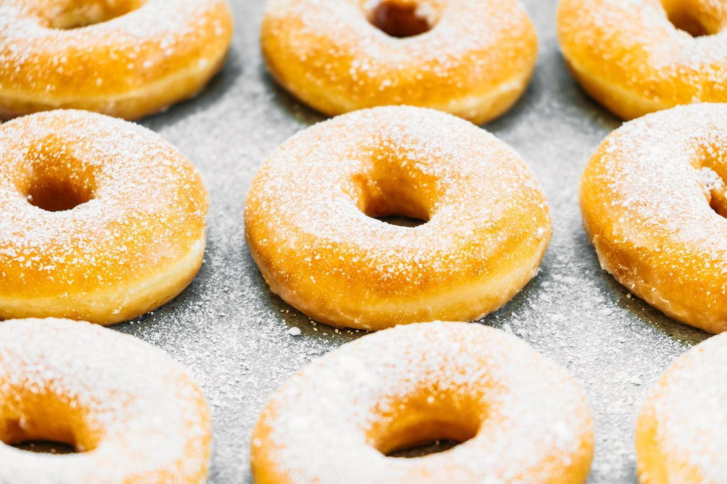 süßes Dessert mit vielen Donuts foto