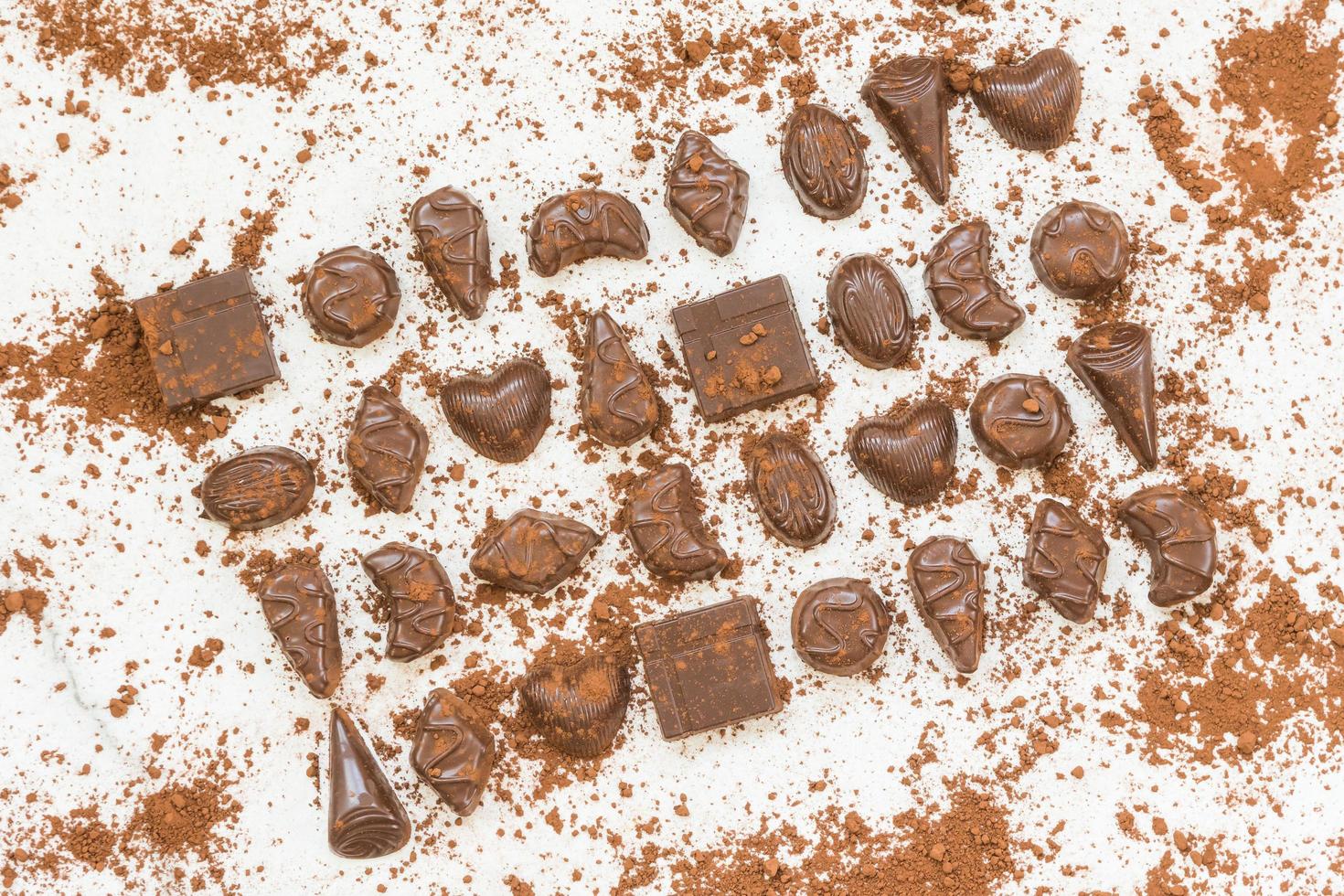 süßes Dessert mit dunkler Schokolade foto