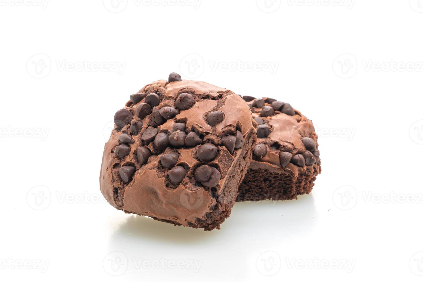 dunkle Schokoladenbrownies mit Schokostückchen oben drauf foto