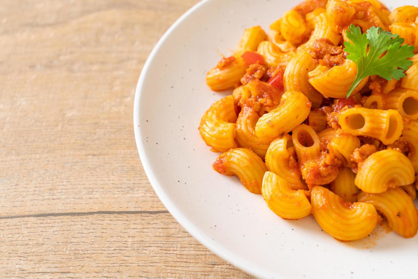 Makkaroni mit Tomatensauce und Hackfleisch vom Schwein, amerikanisches Chop Suey, amerikanisches Gulasch foto