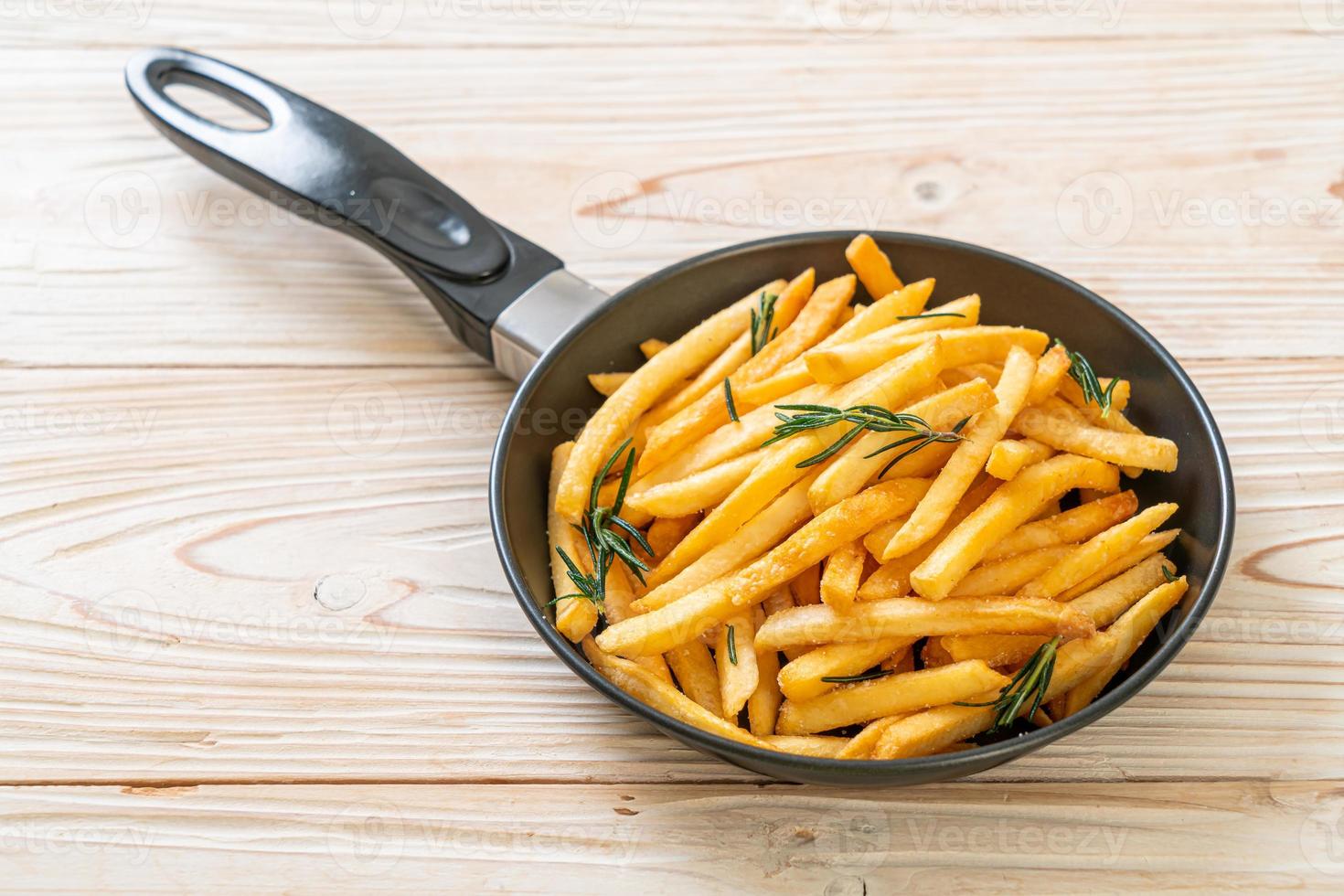 ein Teller Pommes frites foto