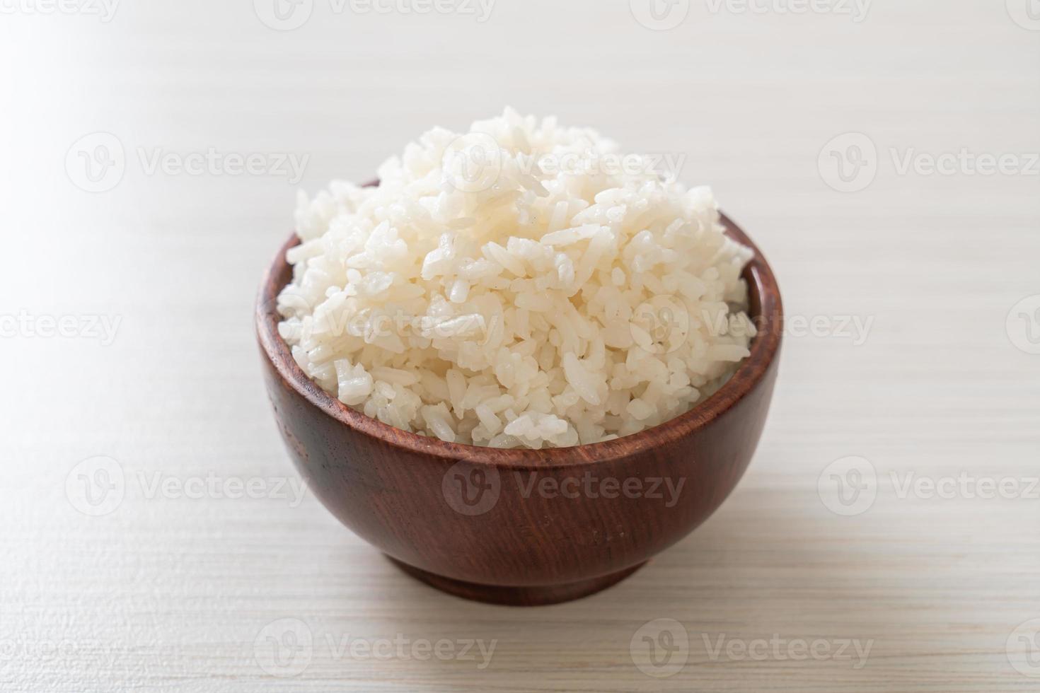 gekochte thailändische Jasmin-Reisschüssel foto