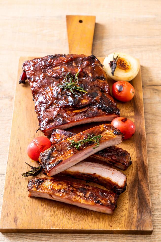 gegrilltes und gegrilltes Schweinefleisch foto