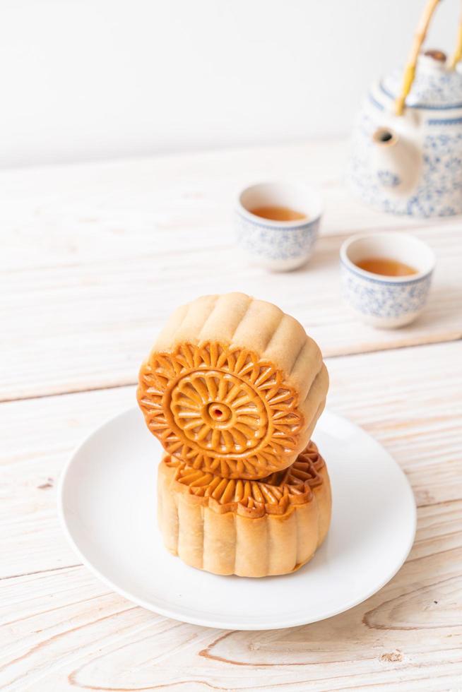 chinesischer mondkuchen auf teller foto