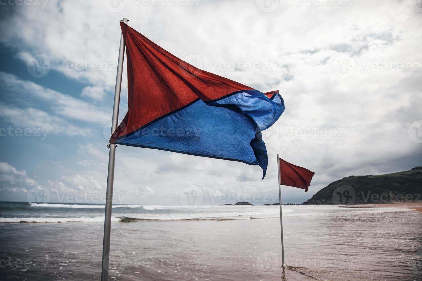 Fahnen am Strand foto