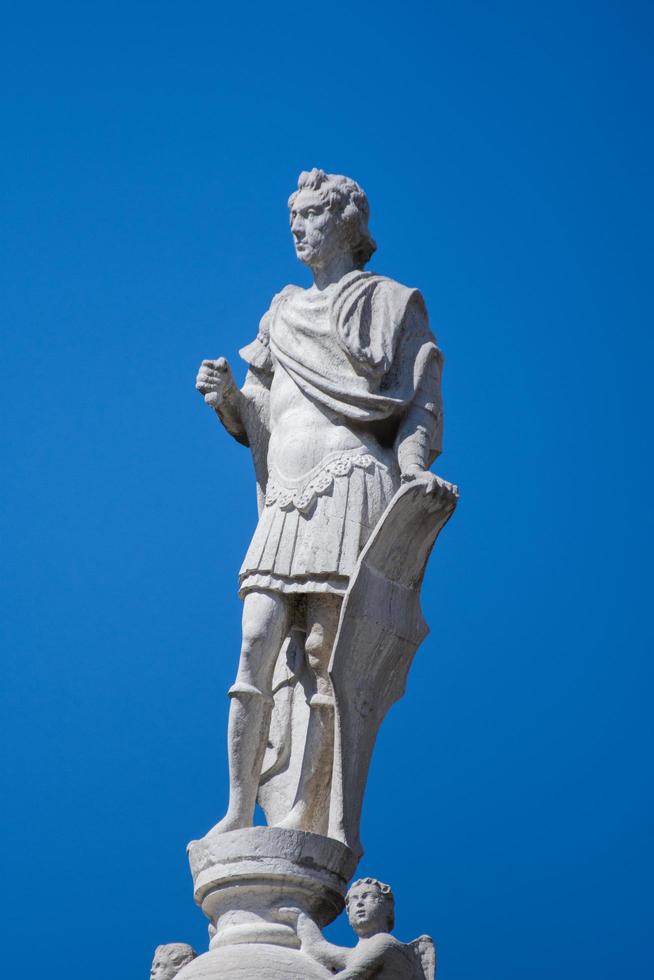 Innenhof des Dogenpalastes oder Palazzo Ducale, Venedig, Italien, architektonische Details, Statue - 2019 foto