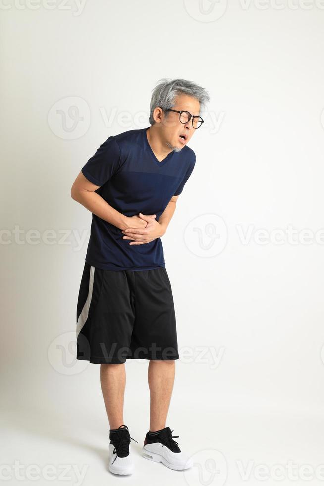 asiatischer Mann stehend foto