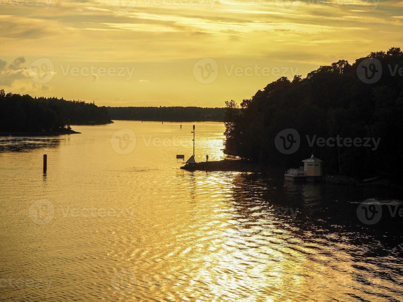 Abendlicht im Turku-Archipel Finnland foto