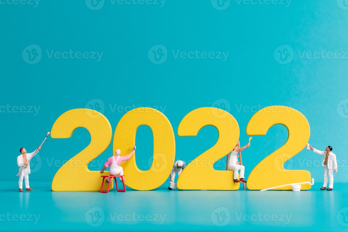 Miniatur-Menschen-Arbeiter-Team-Gemäldenummer 2022 foto