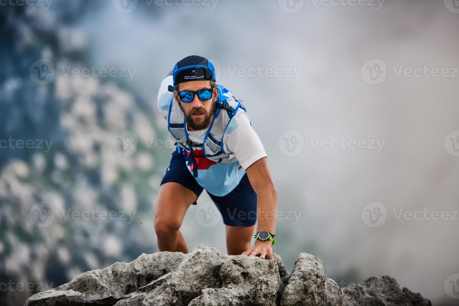 Porträt des Mannes Ultramarathon-Läufer in Aktion foto