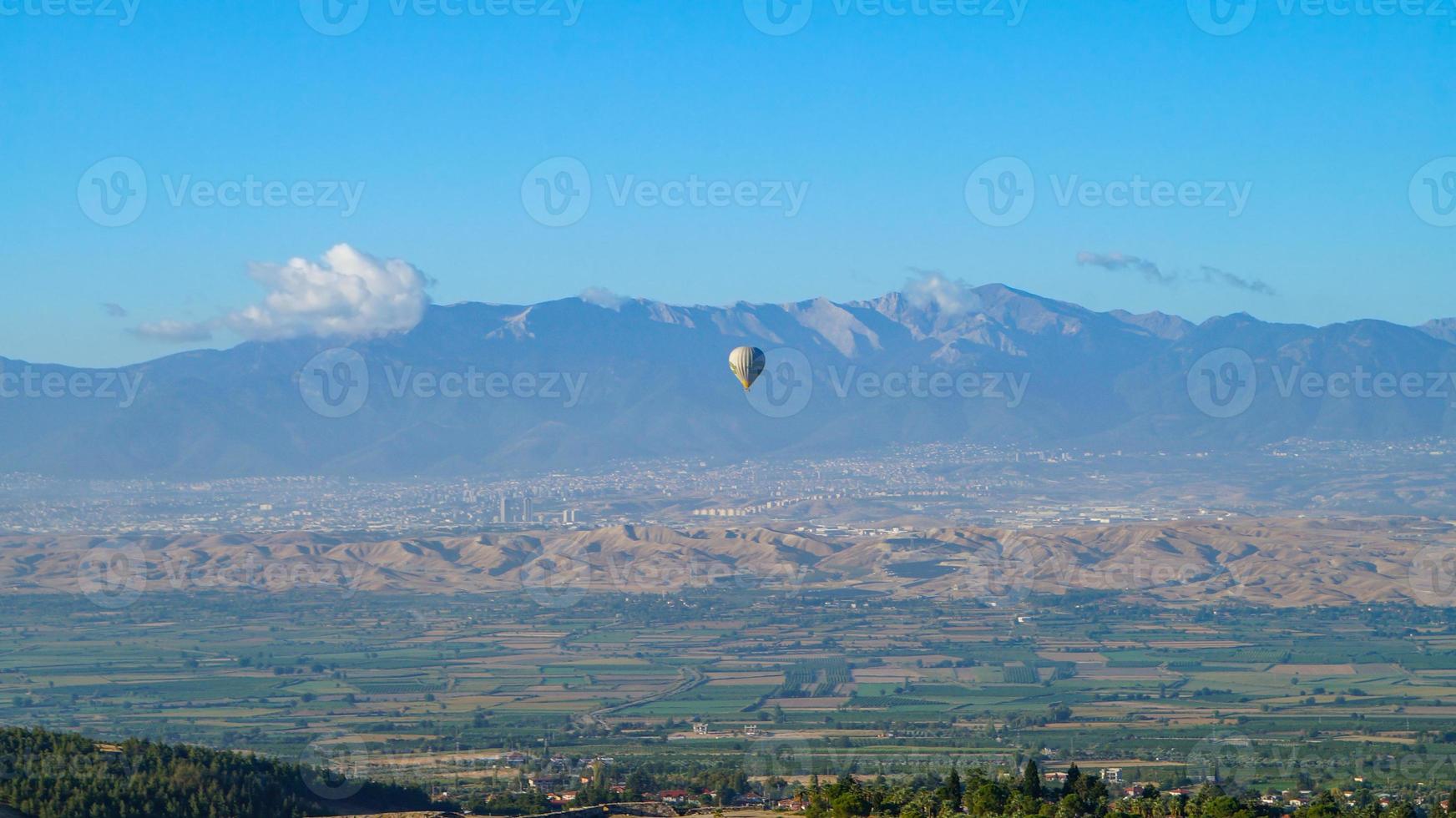 Ballon in den Himmel foto