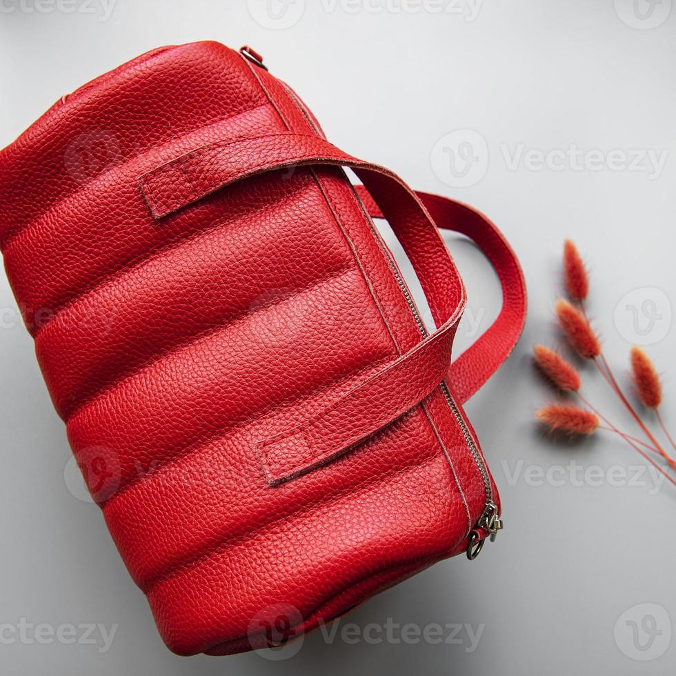 rote Ledertasche foto