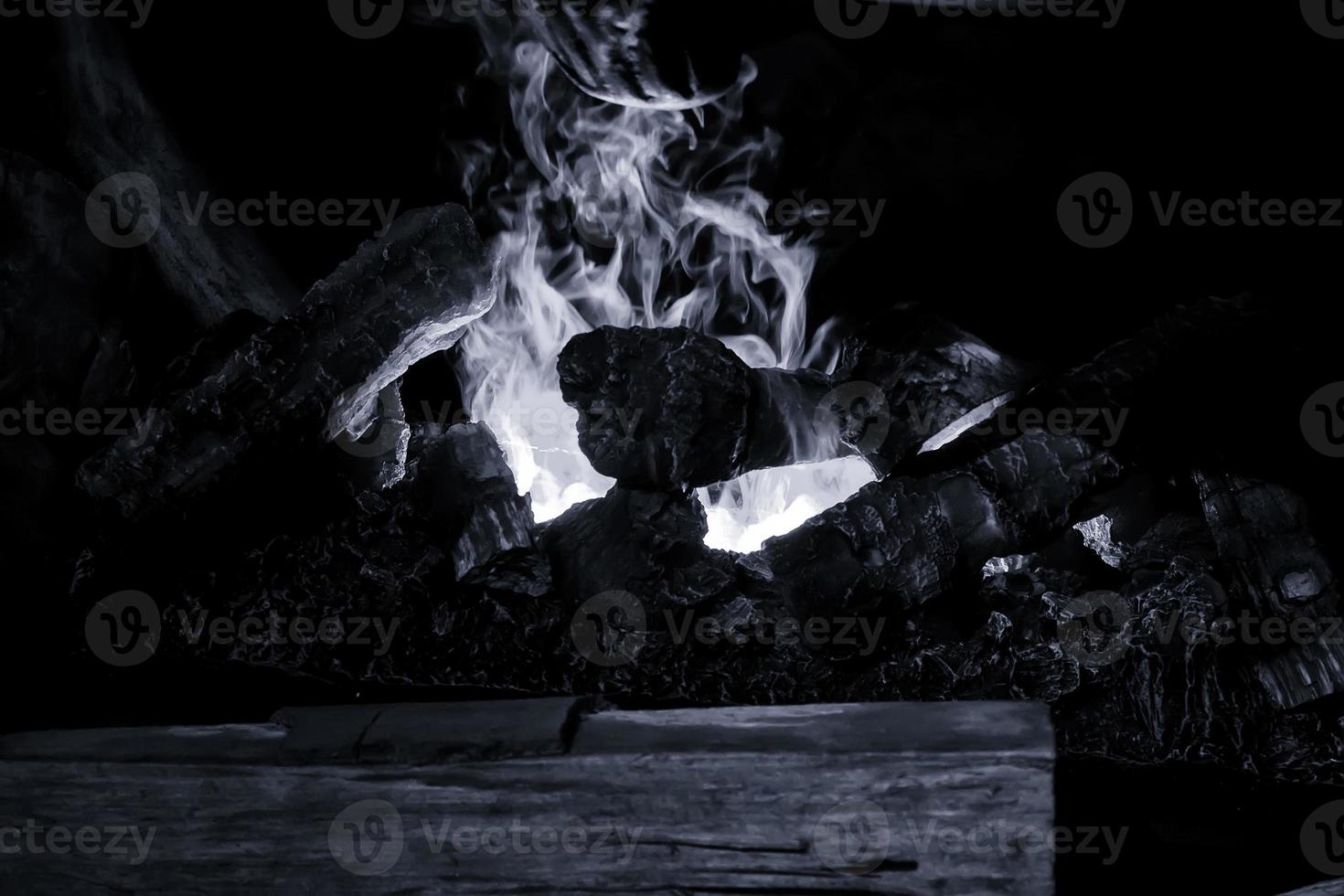 Lagerfeuer in der Nacht foto