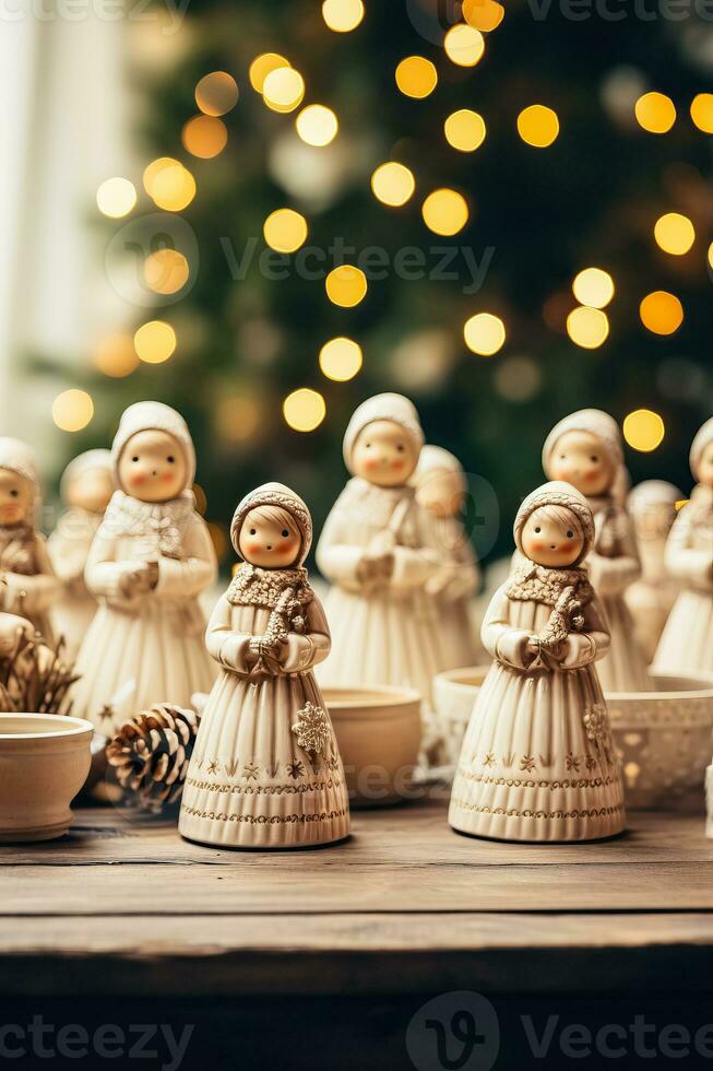 klassisch Jahrgang Weihnachten Keramik Figuren schmücken hölzern Tabelle Hintergrund mit leeren Raum zum Text foto