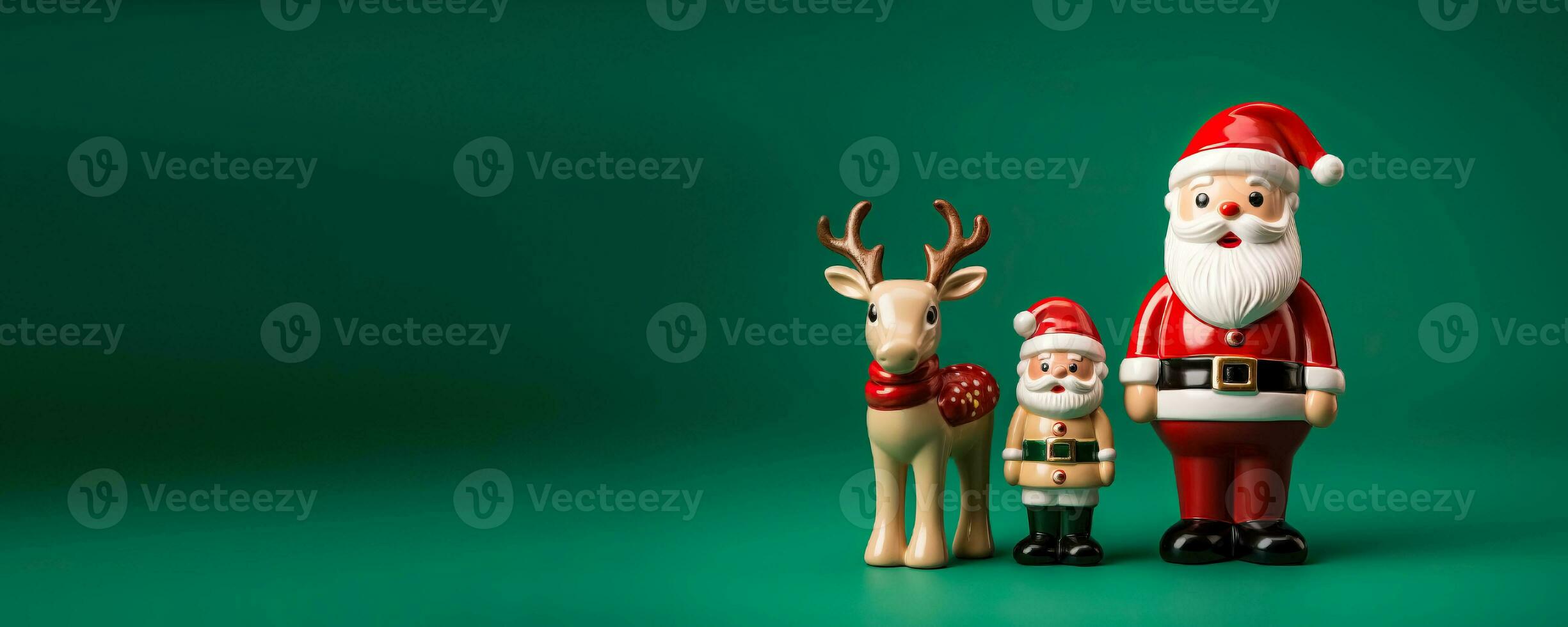 klassisch Keramik Santa claus und Rentier Figuren isoliert auf ein festlich rot und Grün Gradient Hintergrund foto