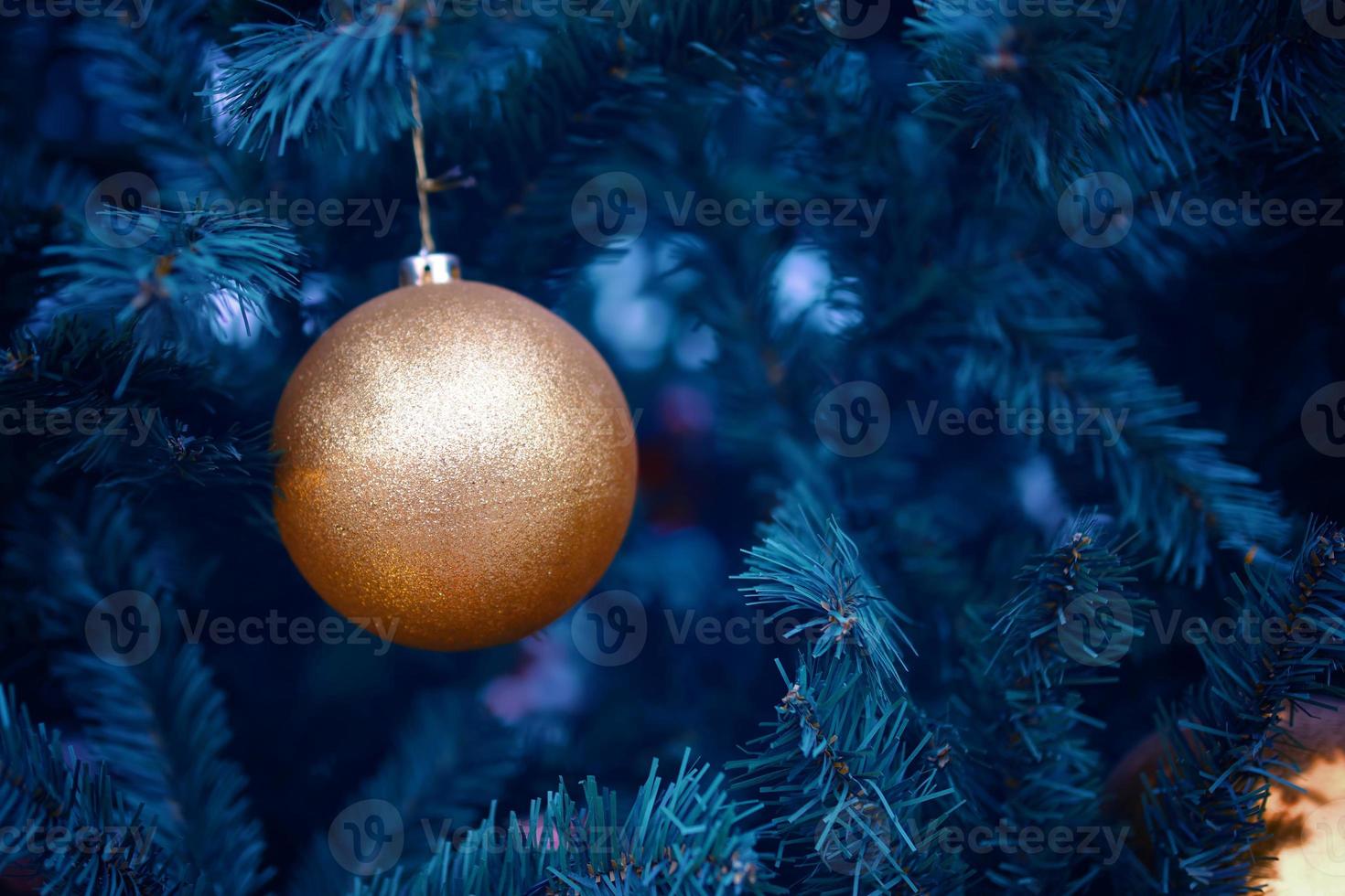 Weihnachtsbaum mit Dekorationen. foto