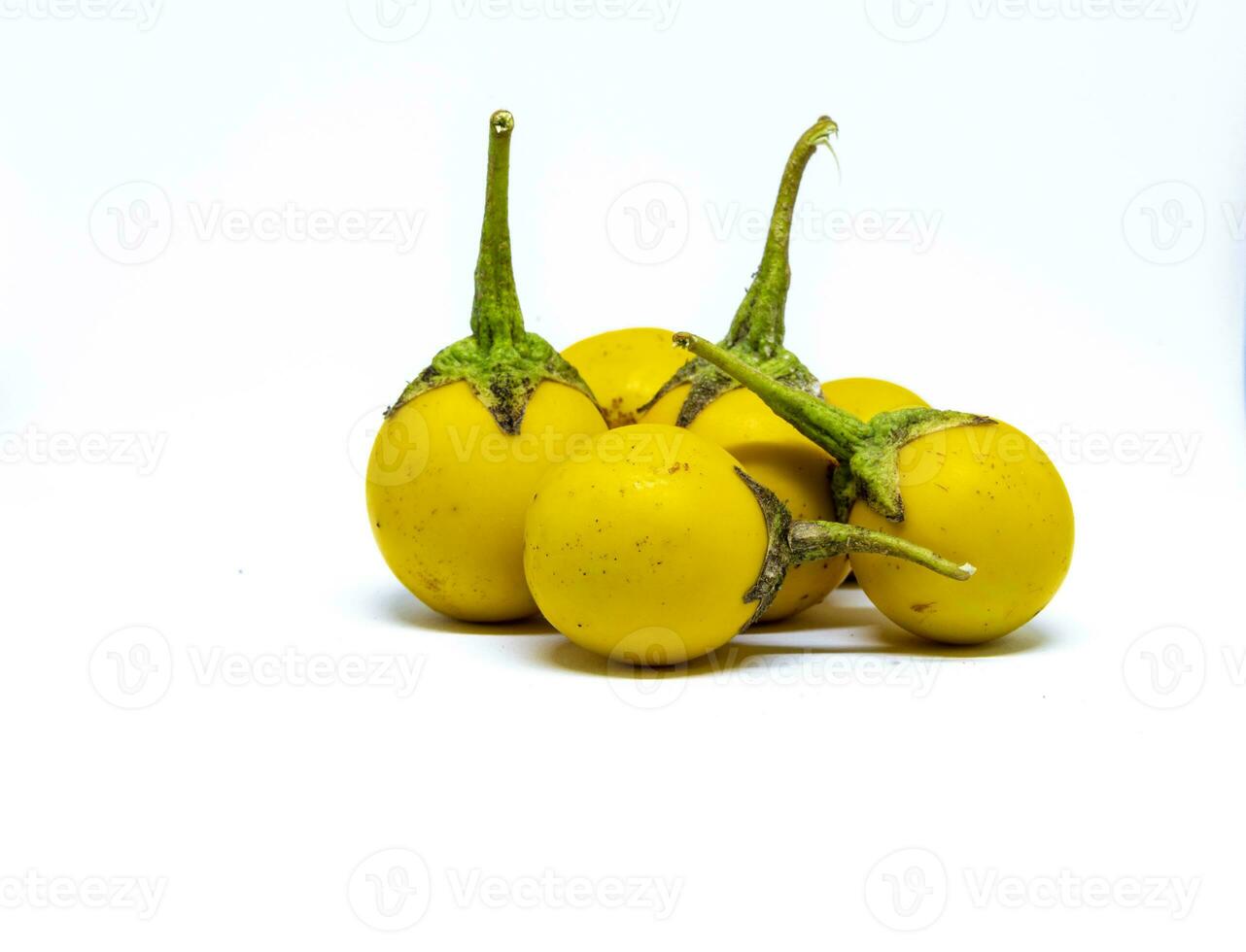 Gelb Aubergine auf ein Weiß Hintergrund foto