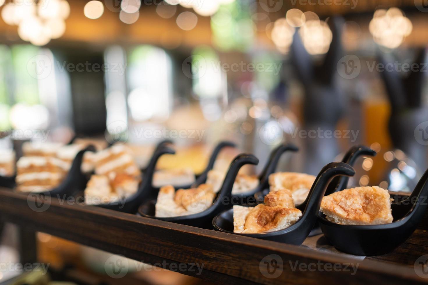 Catering-Essen, Dessert und Süßes, Mini-Häppchen, Snacks und Vorspeisen, Essen für die Veranstaltung, Süßigkeiten foto