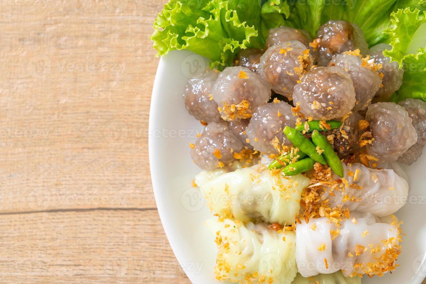 gedämpfte Reishautknödel und gedämpfte Tapiokaknödel mit Schweinefleisch foto