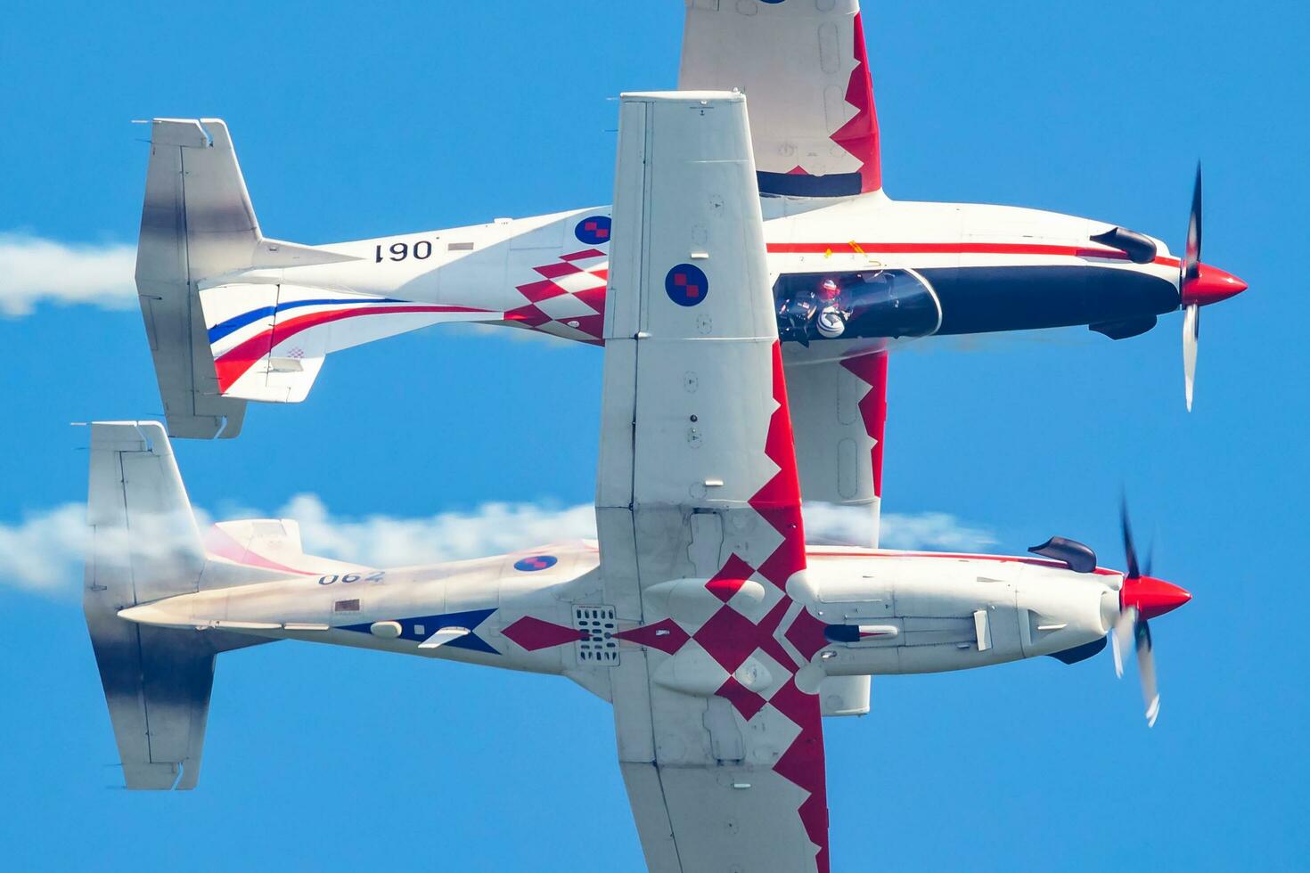 Militär- Trainer Flugzeug beim Luft Base. Luft Macht Flug Ausbildung. Luftfahrt und Flugzeug. Kunstflug Team. Militär- Industrie. fliegen und fliegend. foto