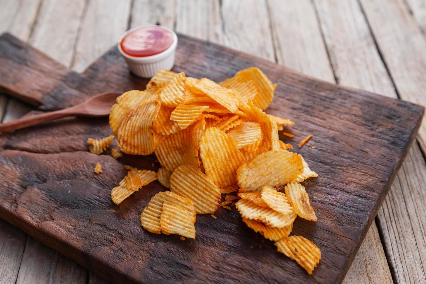 hausgemachtes Rezept für geräucherte Paprika-Kartoffelchips foto