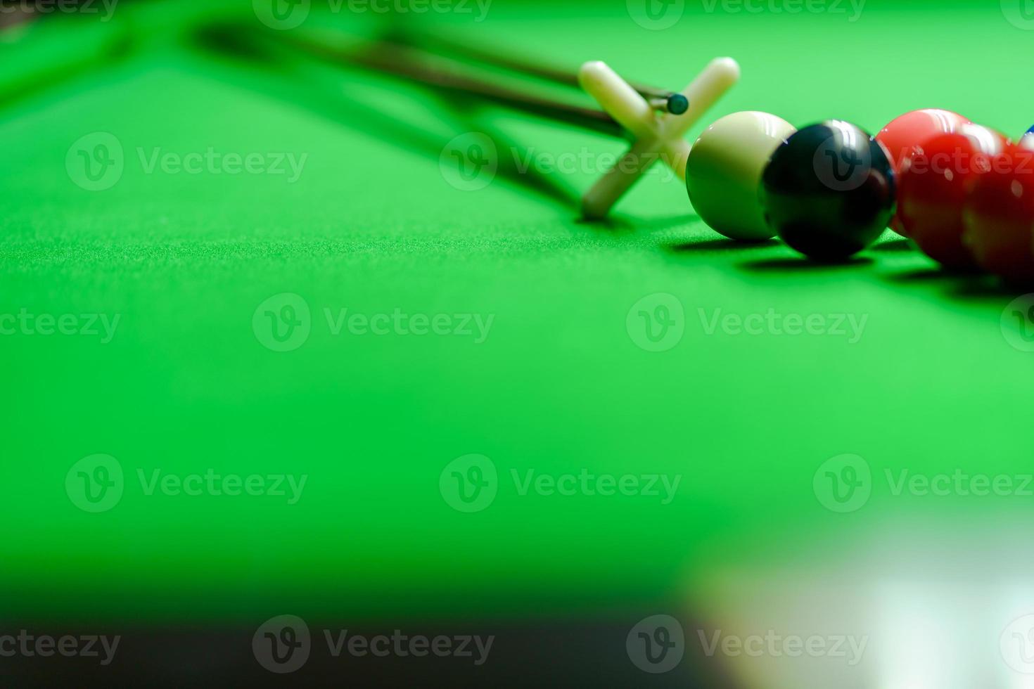 Snooker-Bälle auf grünem Snooker-Tisch foto