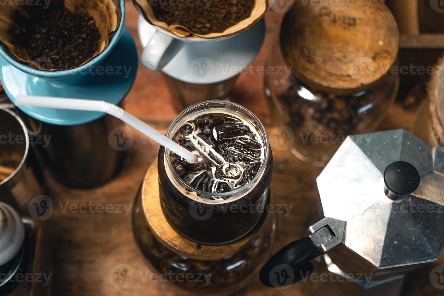 Kaffee-Kaffee aus der Maschine zu Hause zubereiten,Kaffee in einer Tasse foto