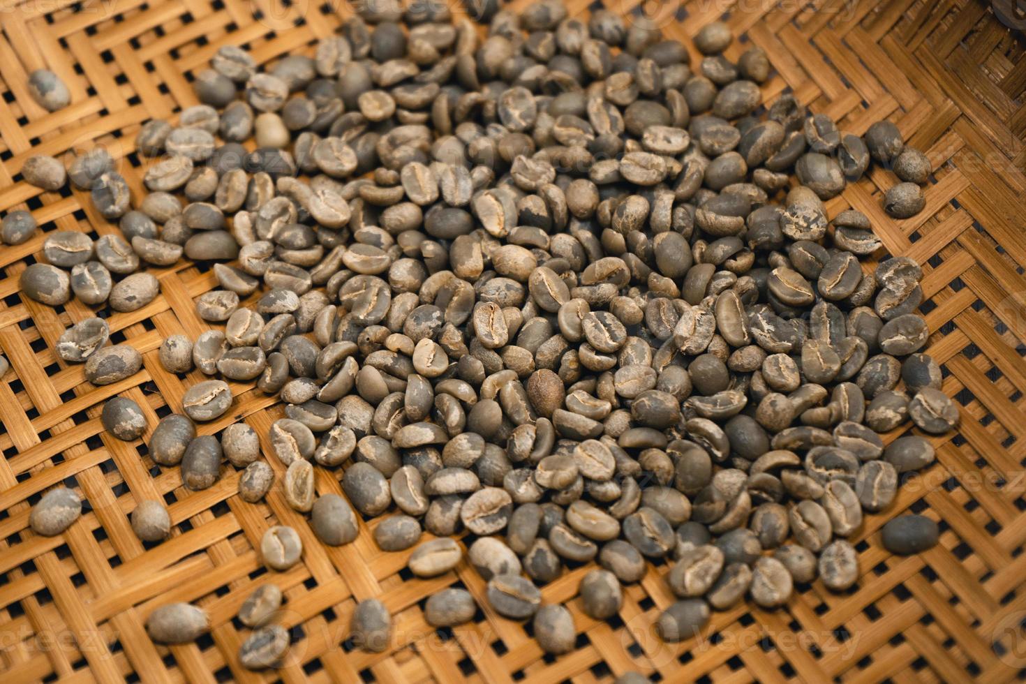 in der Maschine gerösteter Peaberry-Kaffee foto