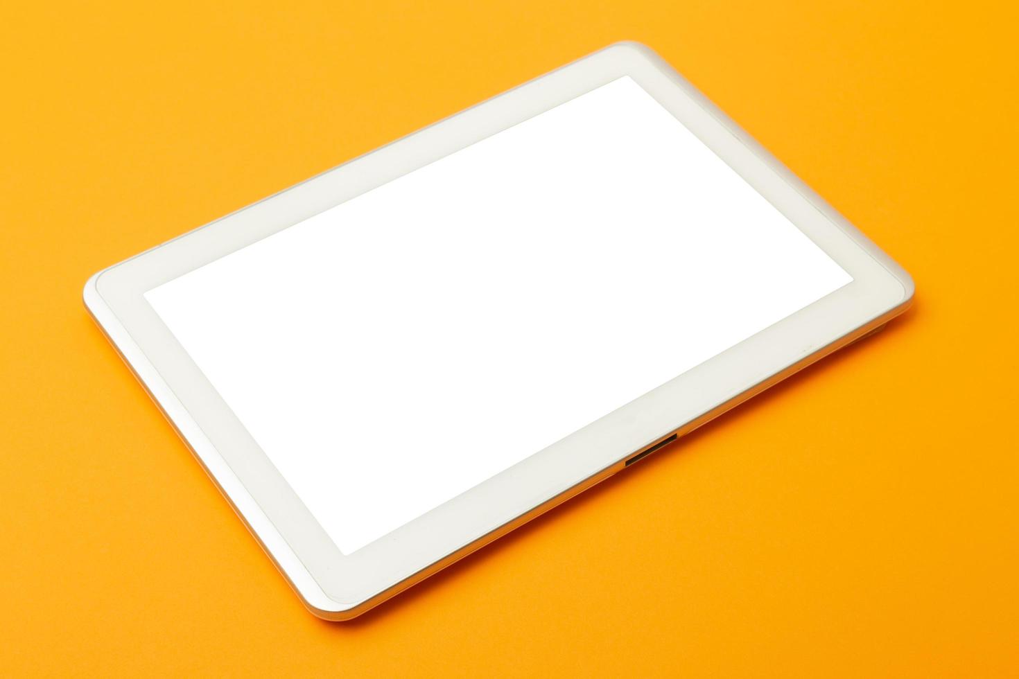 Smartphone leerer Bildschirm auf orangem Hintergrund isoliert foto