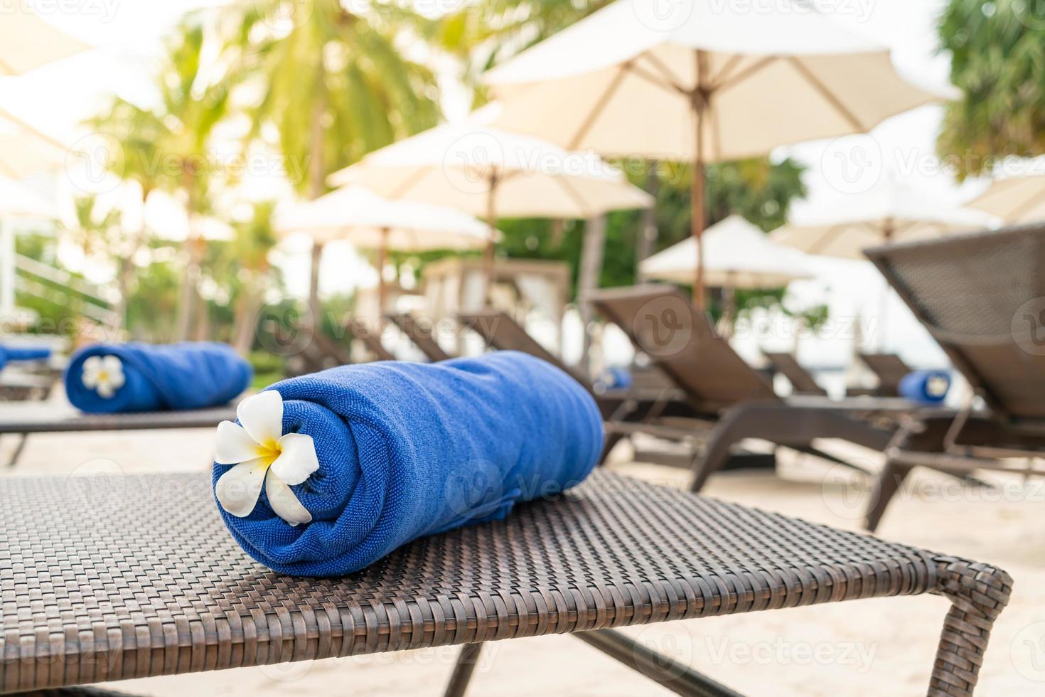 Nahaufnahme Handtuch auf Strandkorb - Reise- und Urlaubskonzept foto