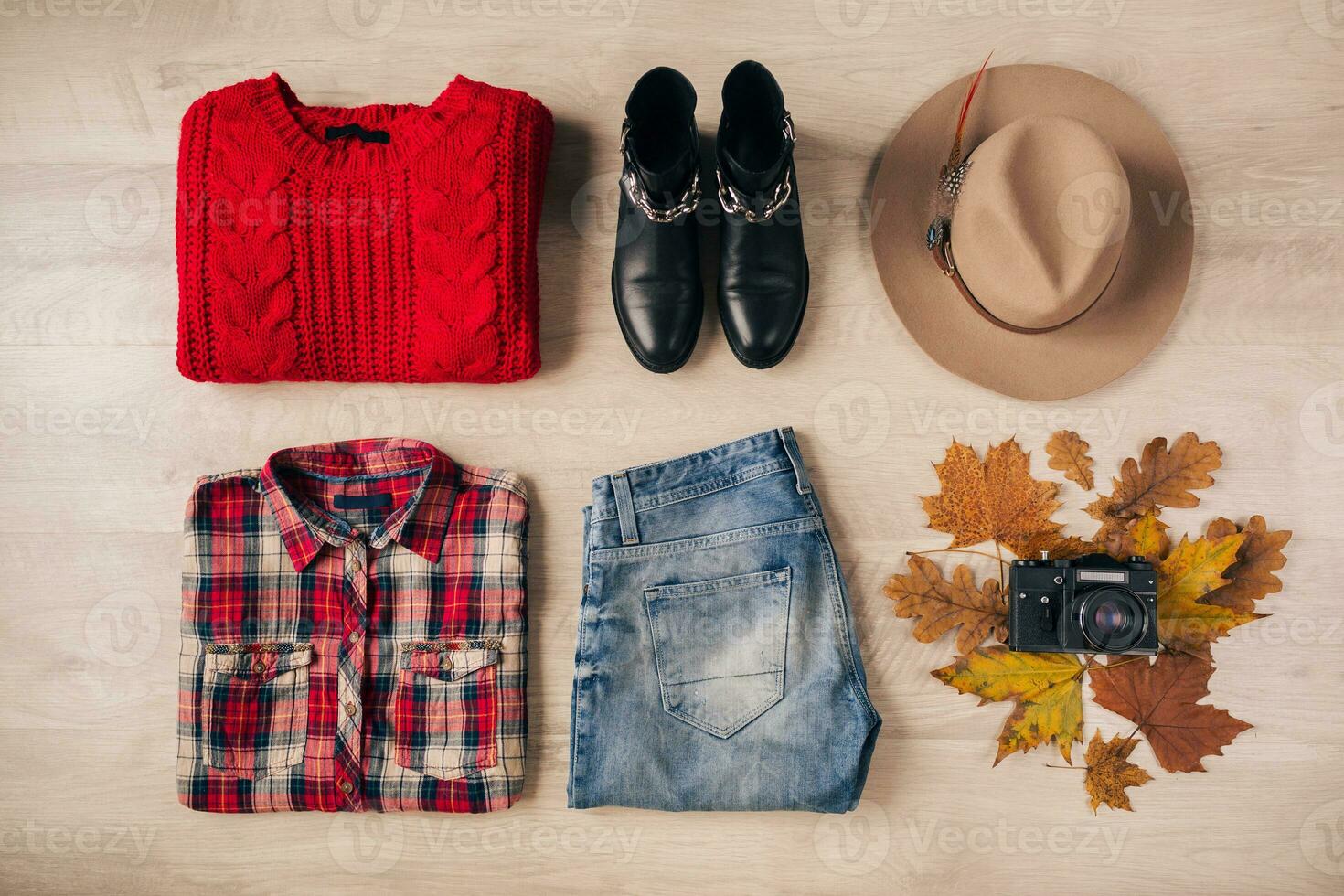 eben legen von Frau Stil und Zubehör, Herbst Mode Trend, Aussicht von über, Reisender Outfit foto
