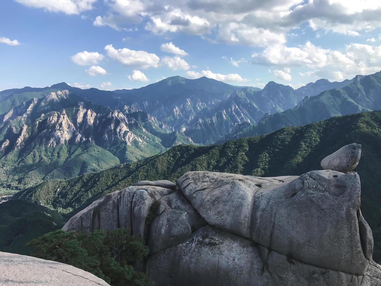 große Felsen im Seoraksan-Nationalpark, Südkorea foto