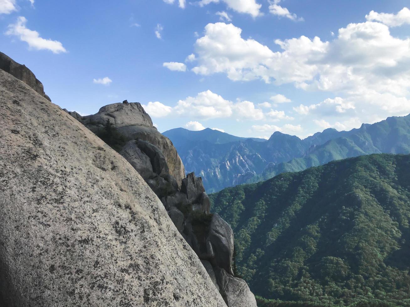 große Felsen im Seoraksan-Nationalpark, Südkorea foto