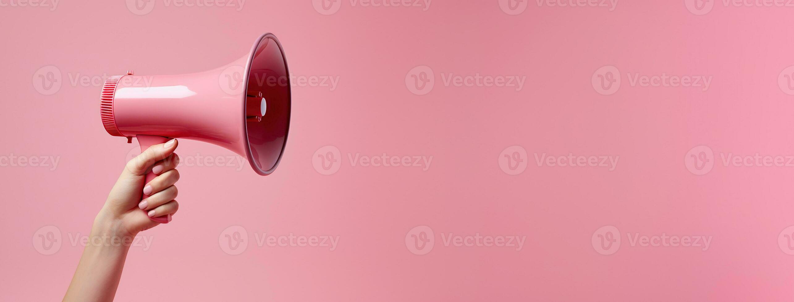 generativ ai, Megaphon im Hand auf ein leeren Rosa Hintergrund, Panorama- Bild mit Kopieren Raum foto