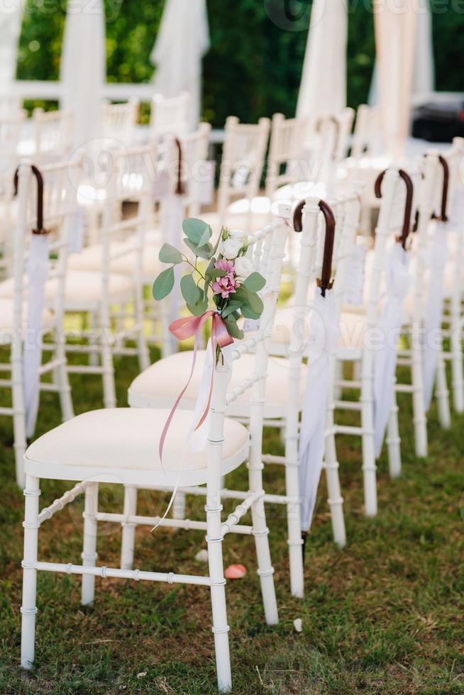 Bankettsaal für Hochzeiten mit dekorativen Elementen foto