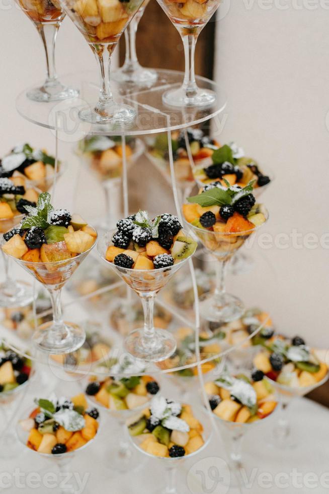 Hochzeitsgläser für Wein und Champagner aus Kristall foto