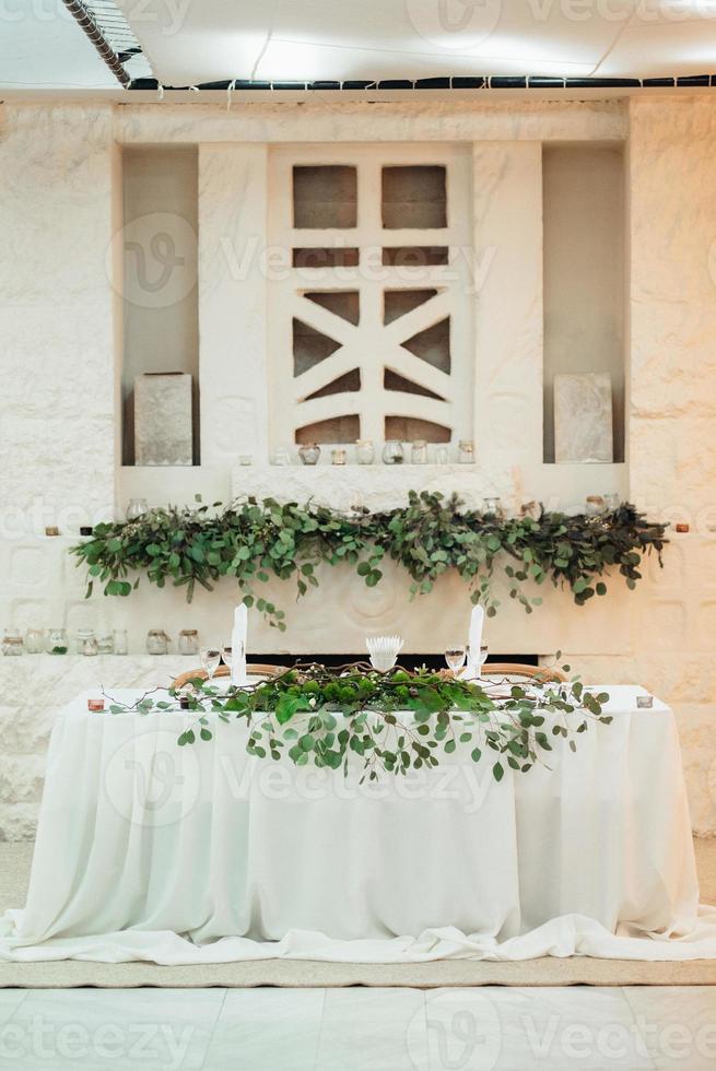 Bankettsaal für Hochzeiten mit dekorativen Elementen foto