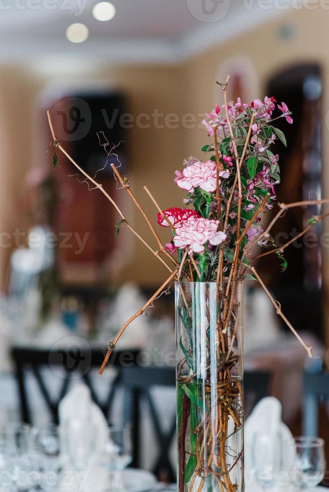 Bankettsaal für Hochzeiten mit dekorativen Elementen foto