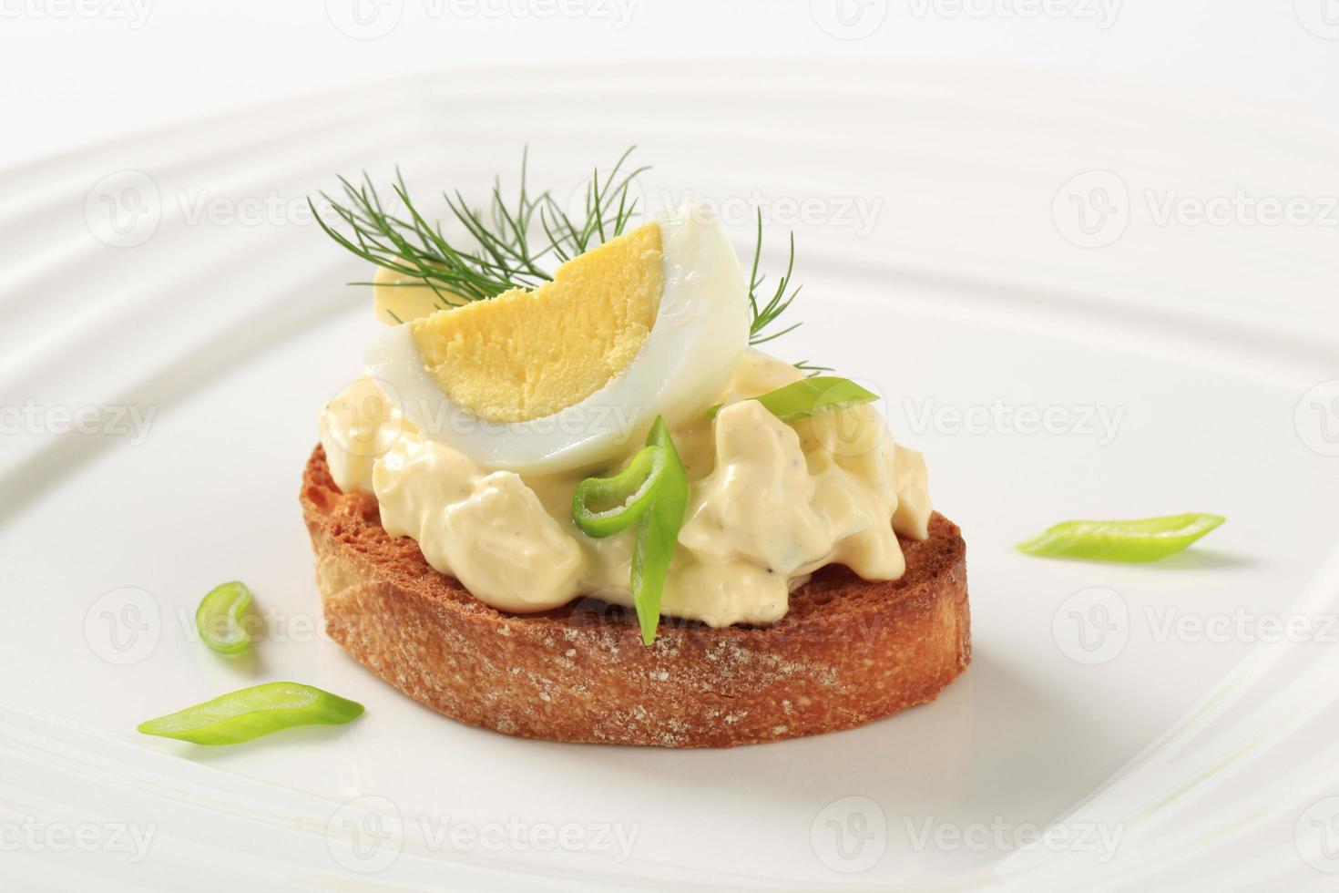geröstetes Brot und Eieraufstrich foto